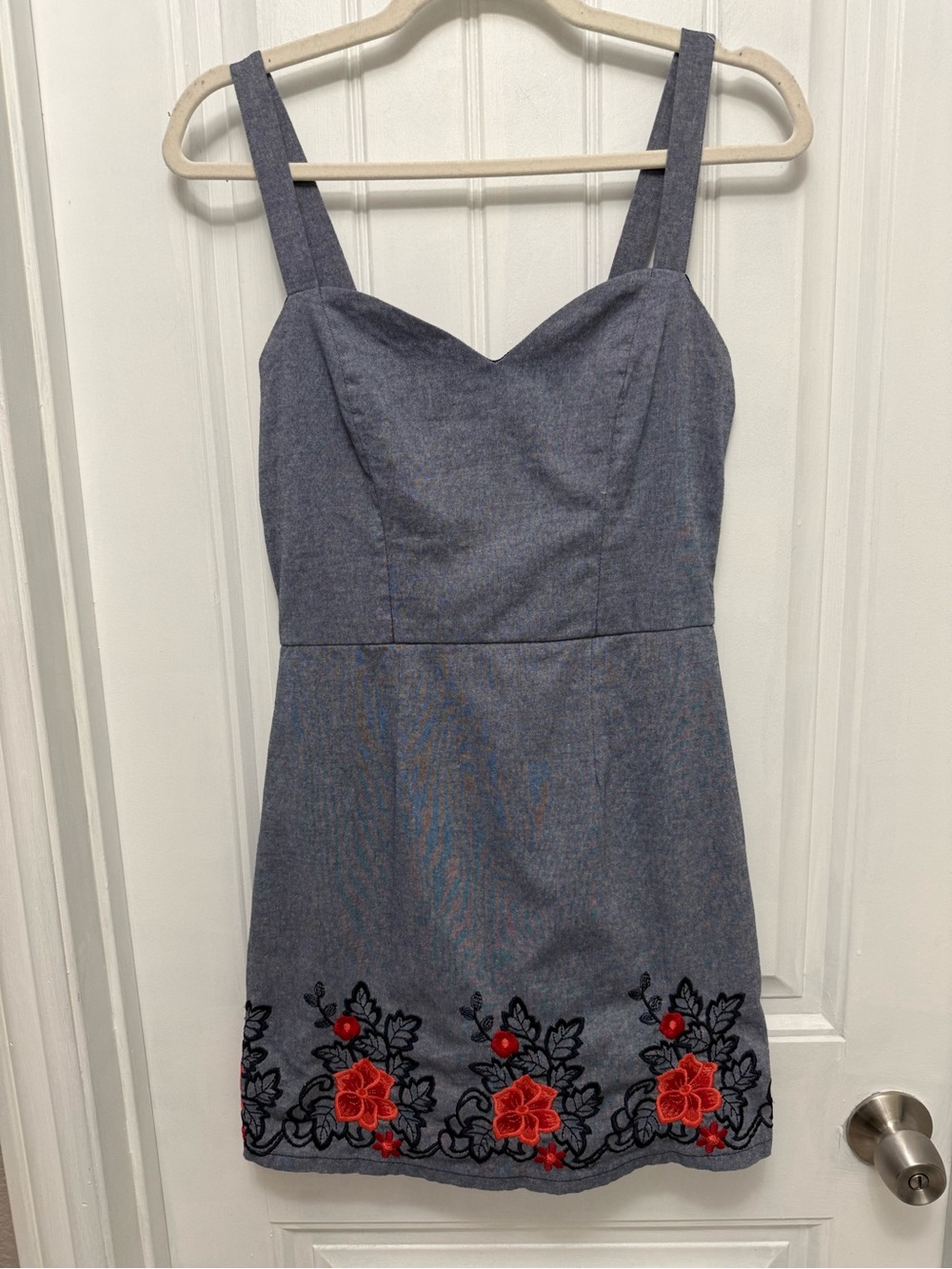 Mi Ami Blue Denim Sleeveless Mini Dress with Embroidery Size Medium (55-2)